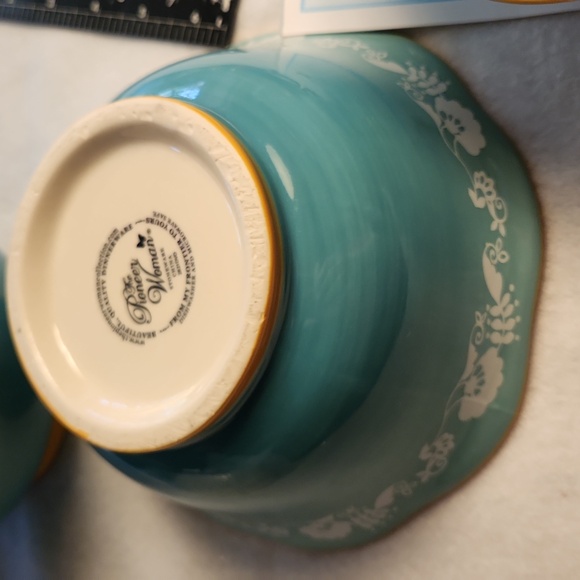 Set of three Pioneer Woman Spring Bouquet teal and cream floral bowls. - Picture 3 of 4